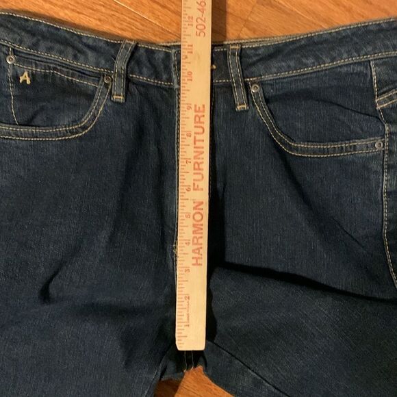 Aura "from the women at Wrangler" Size 12 Regilar Rise jeans - Picture 7 of 11